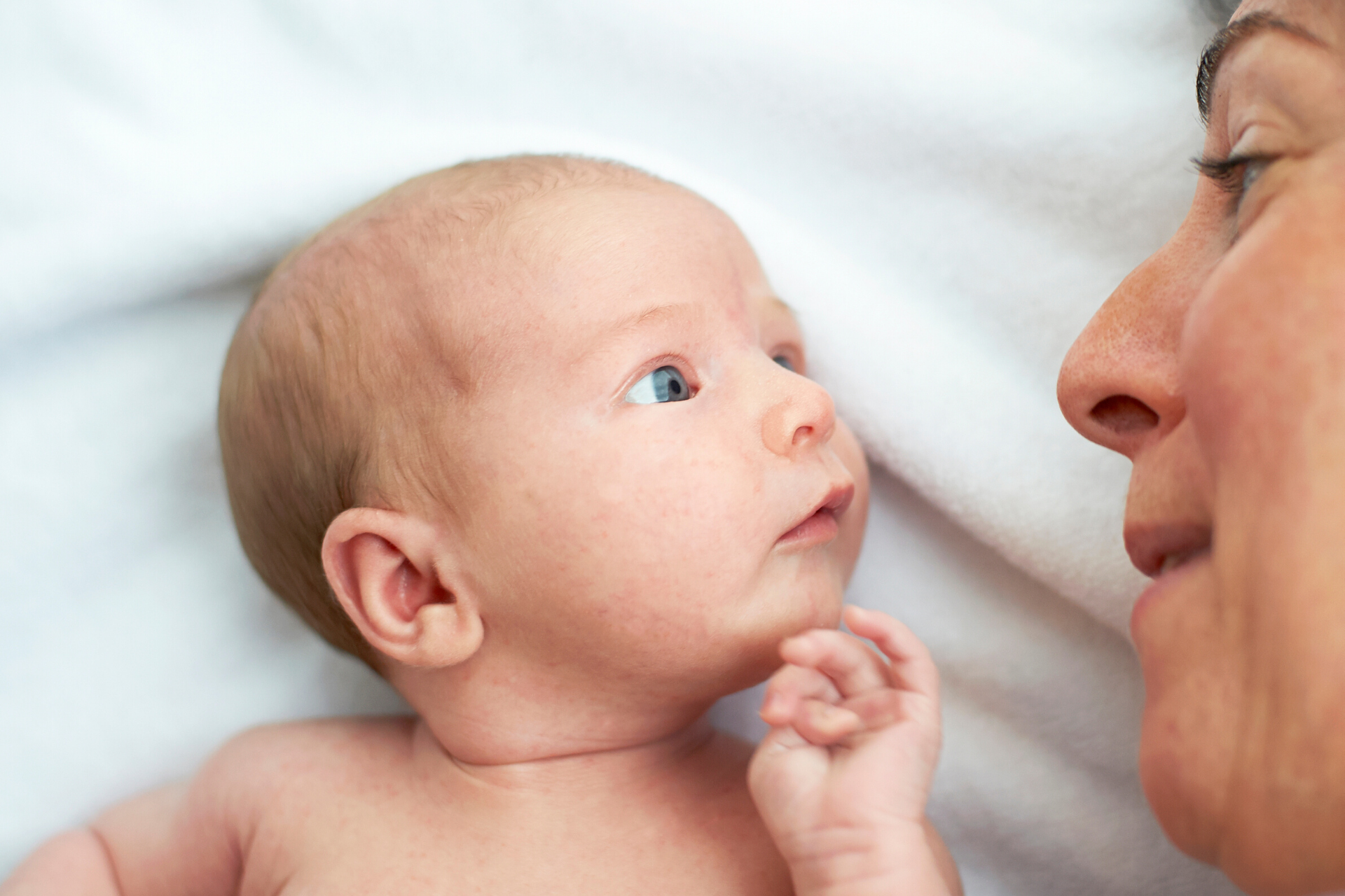 El primer mes de vida de tu hijo: ¡Todo lo que tienes que saber!